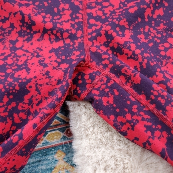 Fabletics Pureluxe red Blue Print Legging Small - Picture 6 of 7